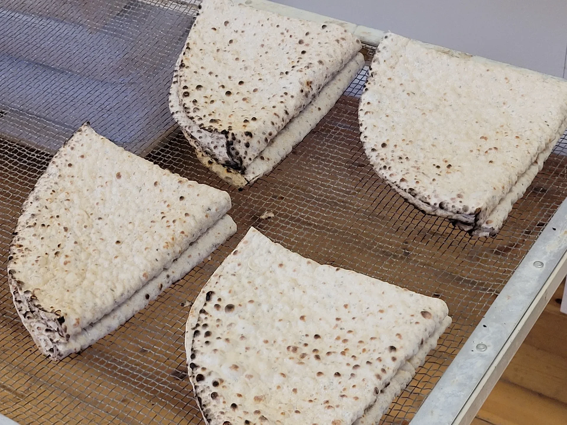 Nybakat tunnbröd från Nyänge Smak & Bak